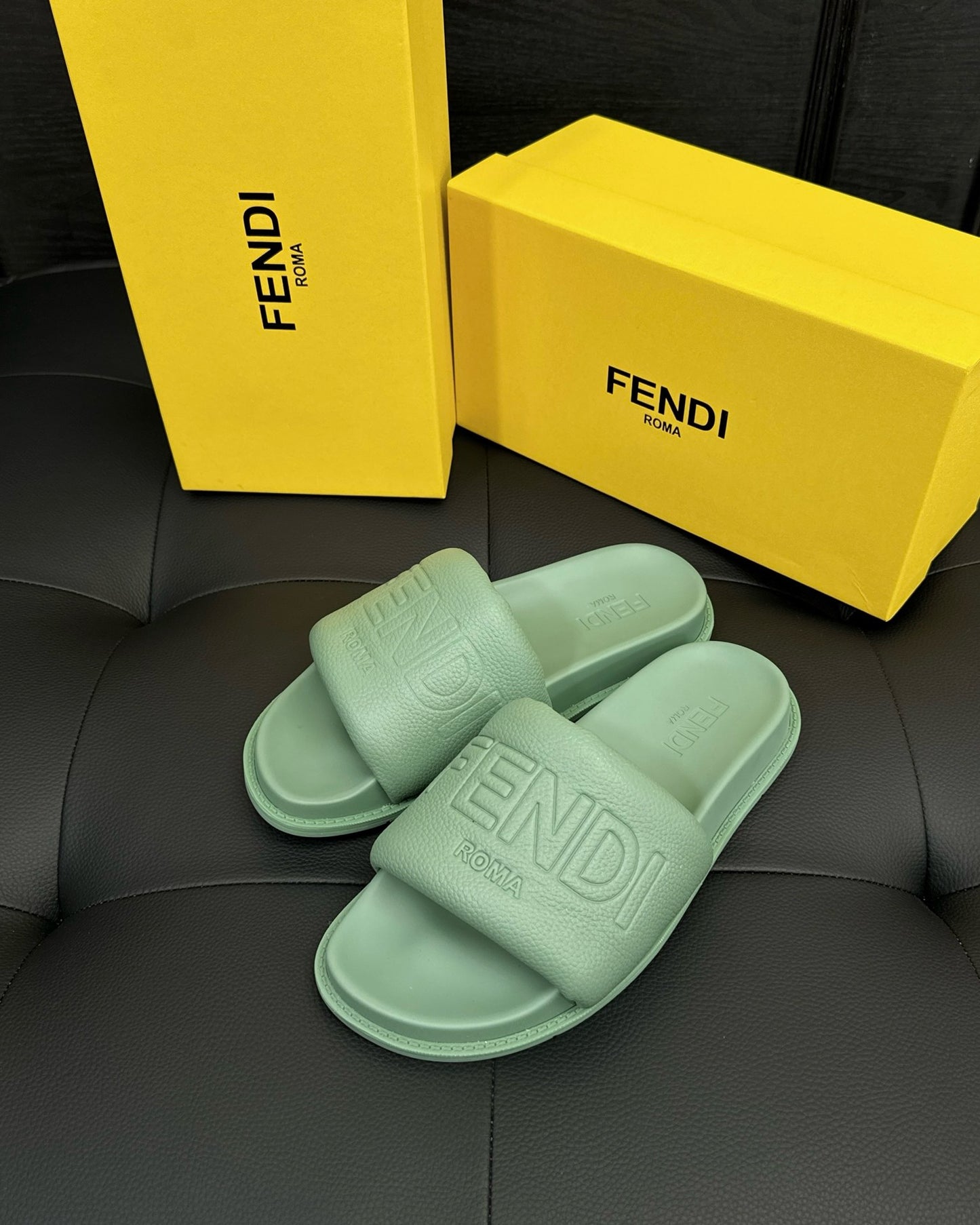 Sandalias Fendi