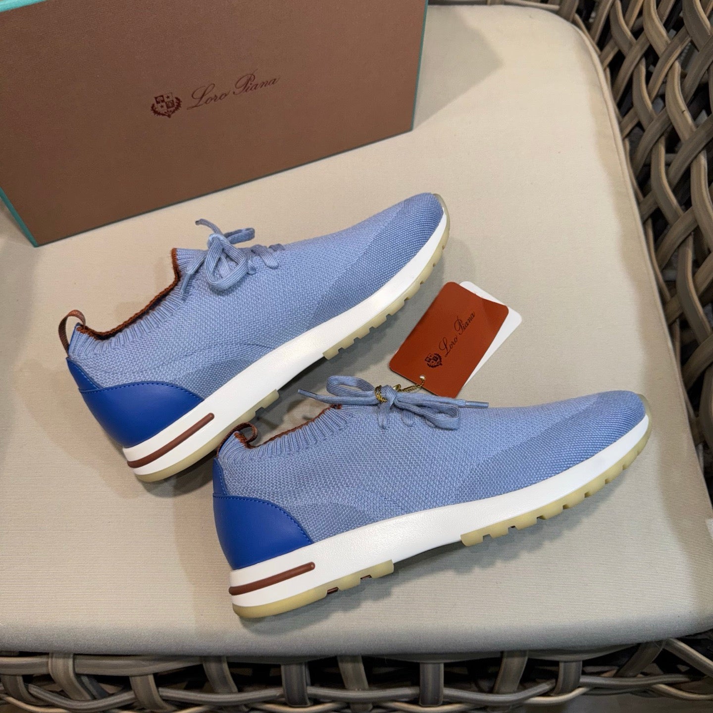 LP Sneakers