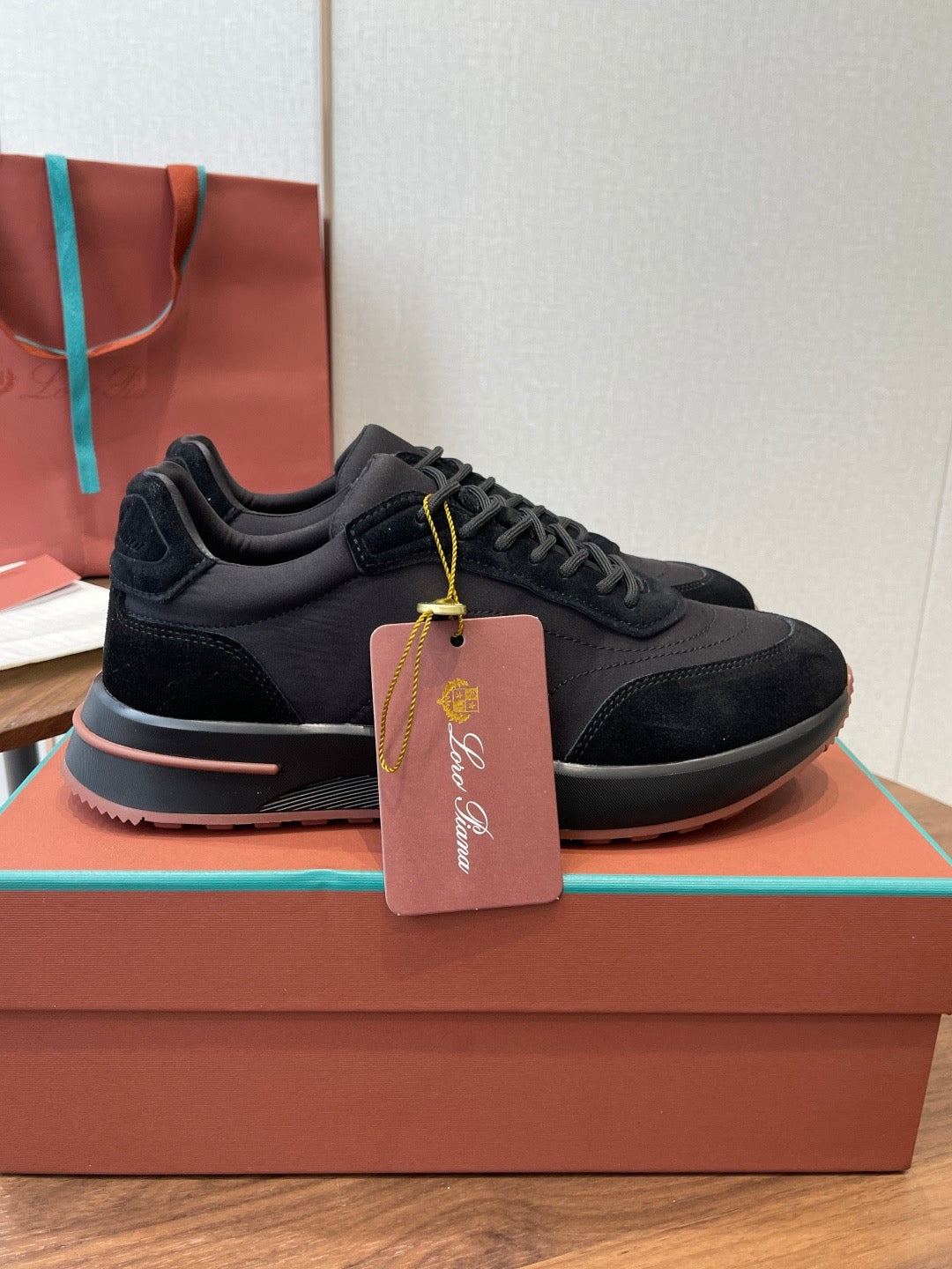 LP Sneakers