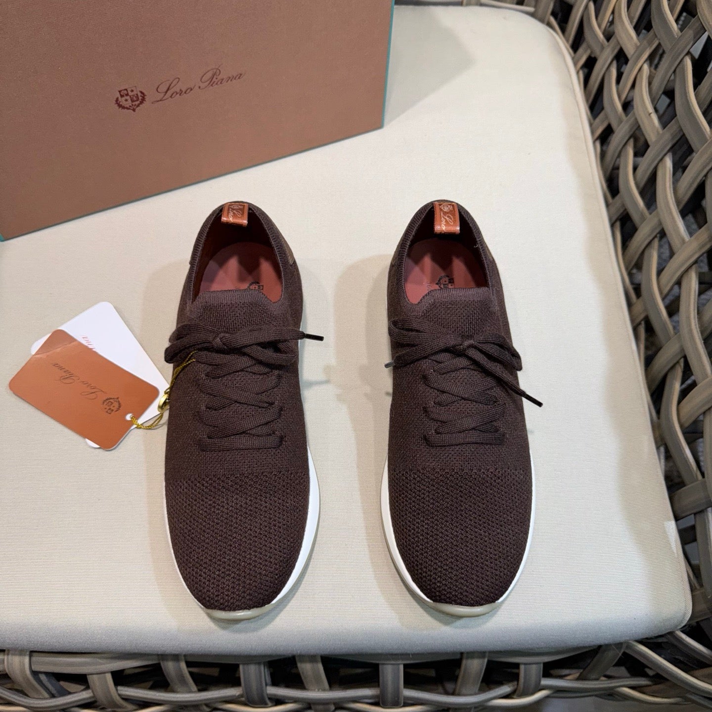 LP Sneakers
