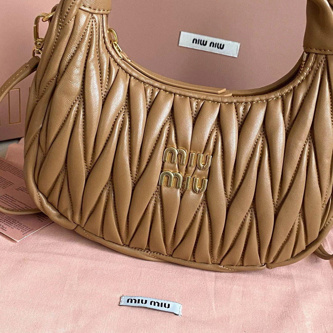 Miu Miu Wander Bag 20x23x6cm