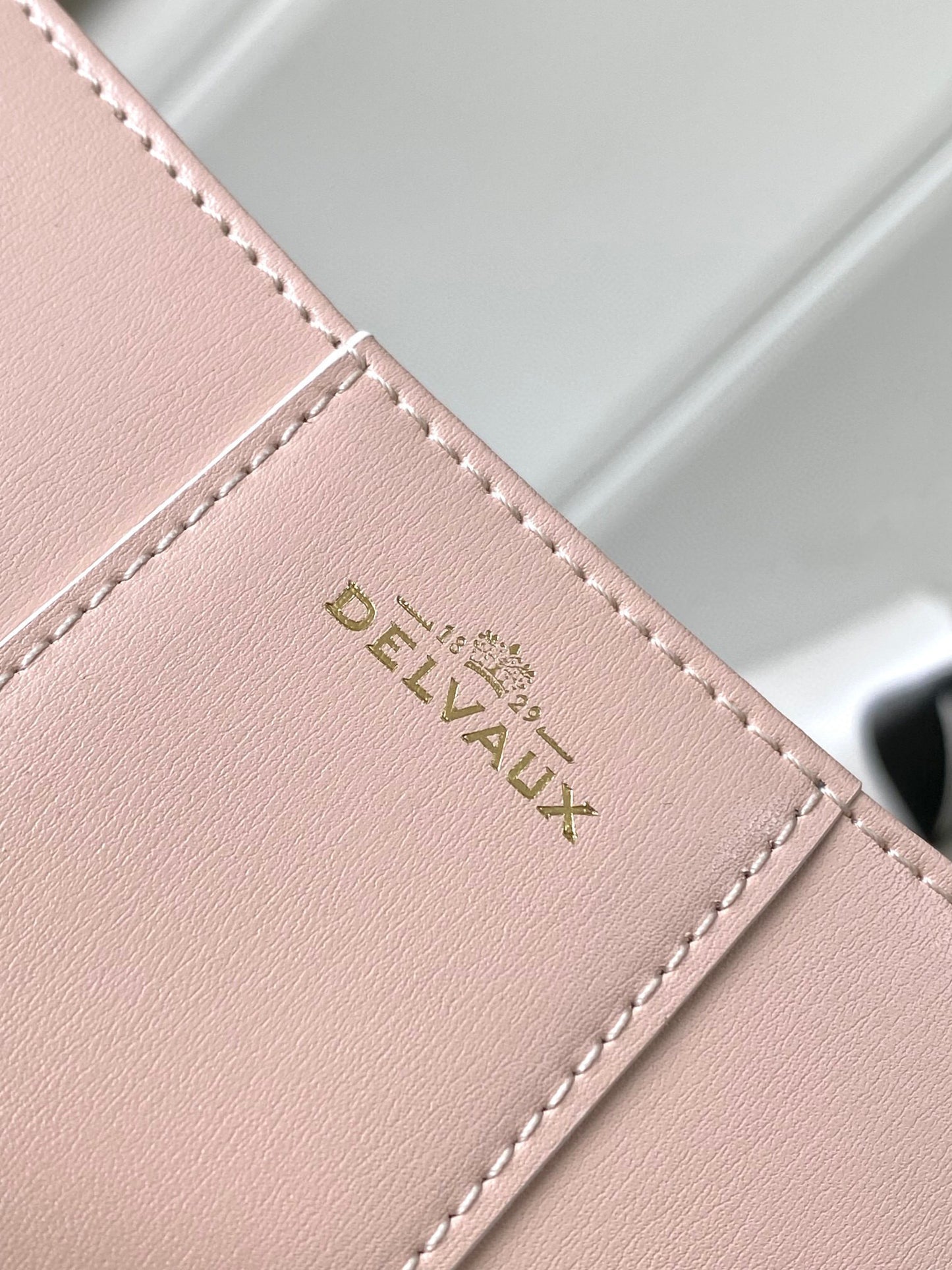 Delvaux Sling Bag (20＊10＊16 cm)