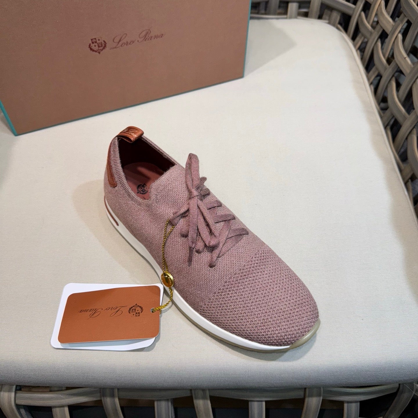 LP Sneakers