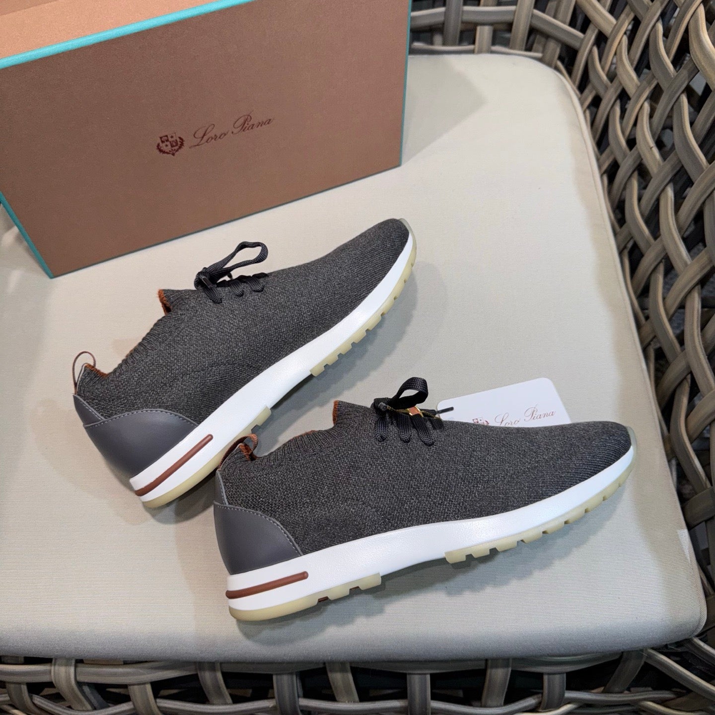 LP Sneakers