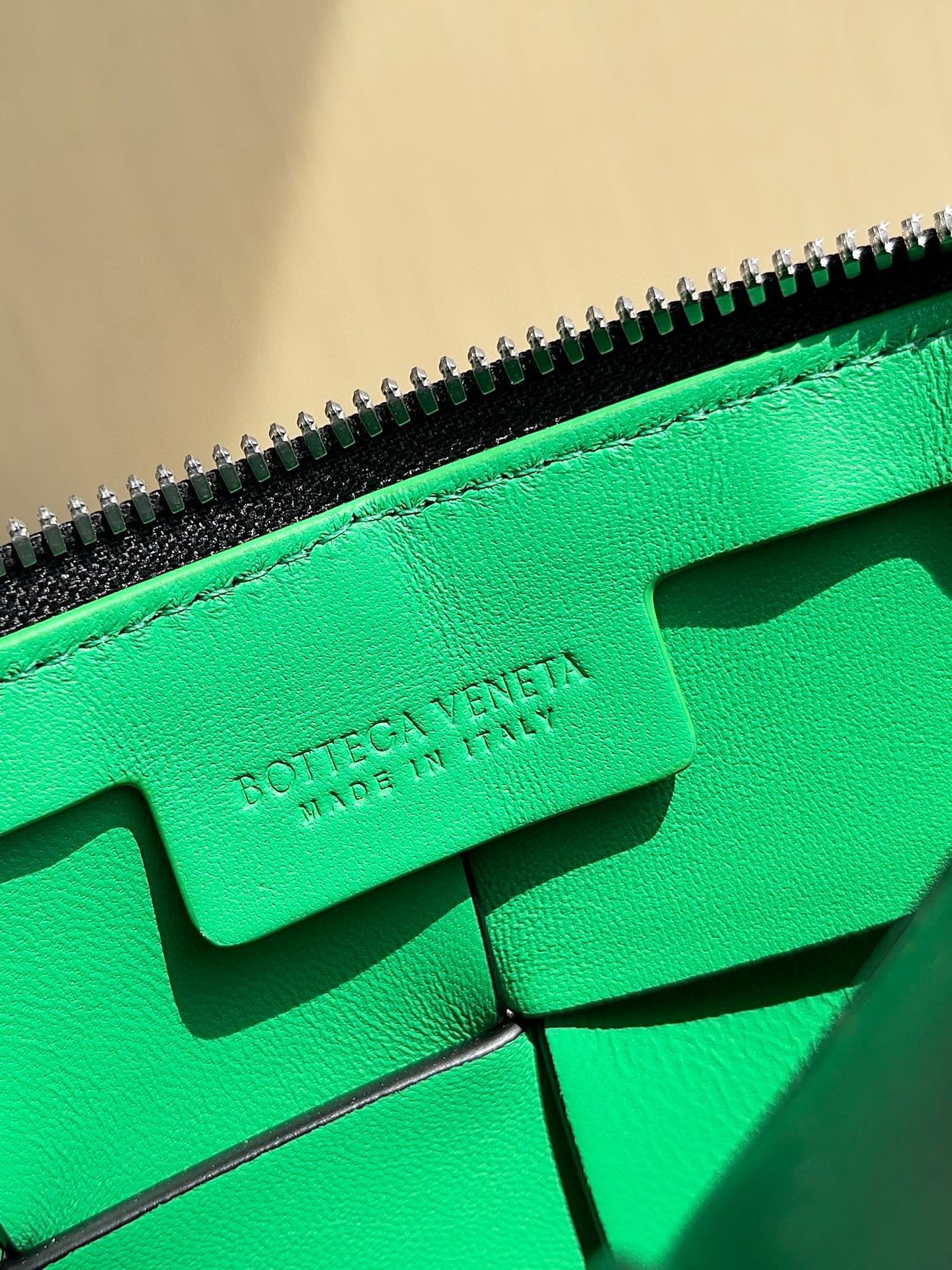 BV Intrecciato Cassette Camera Bag