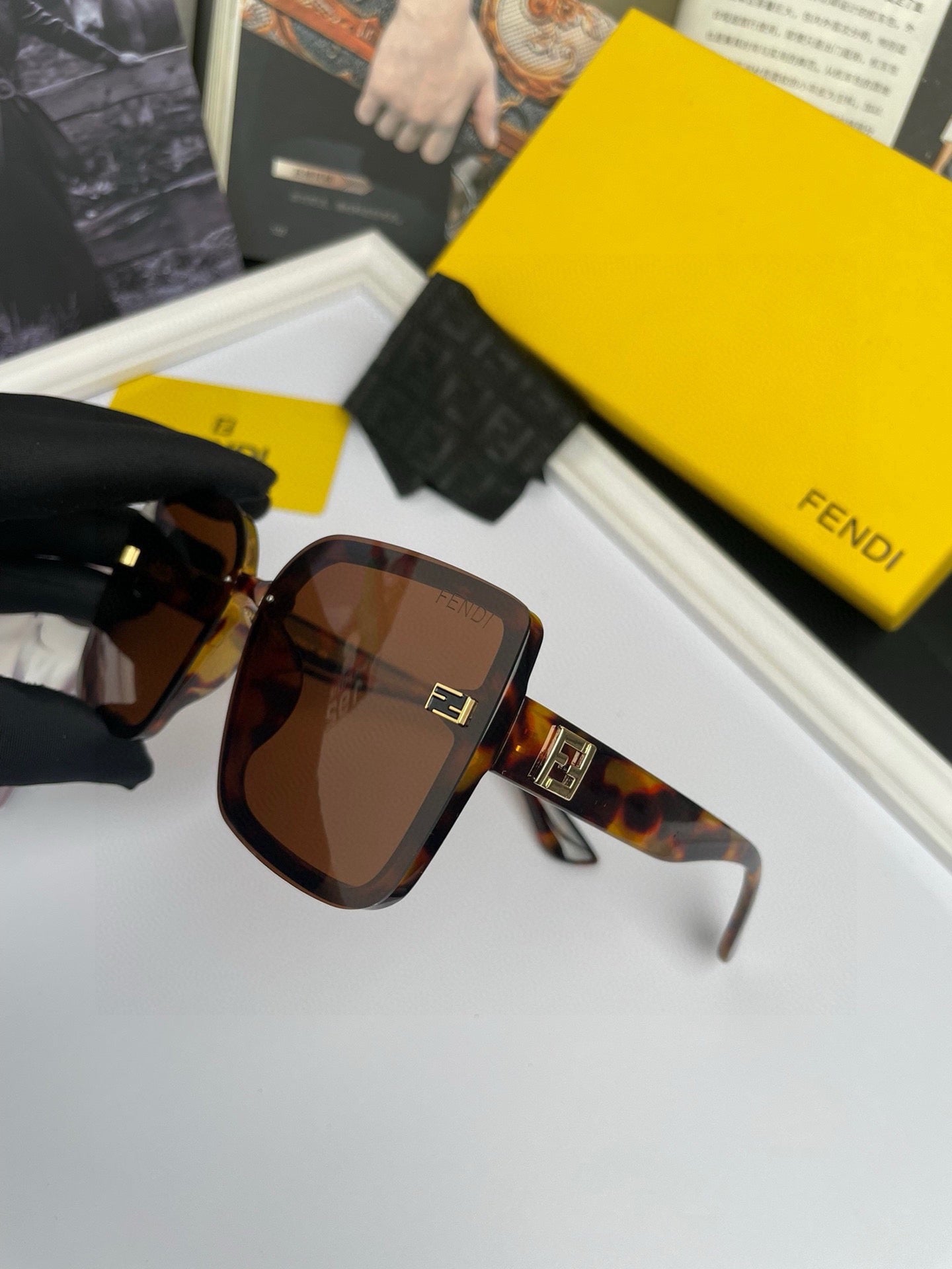 gafas de sol fendi