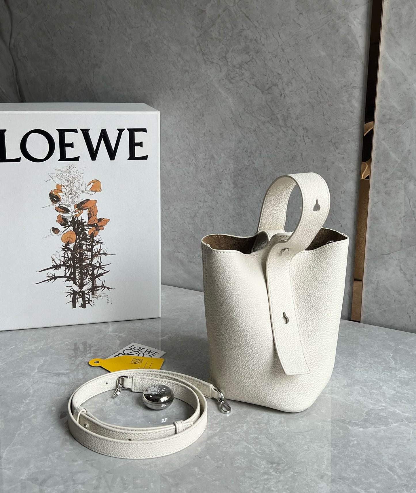 Loewe Mini Pebble