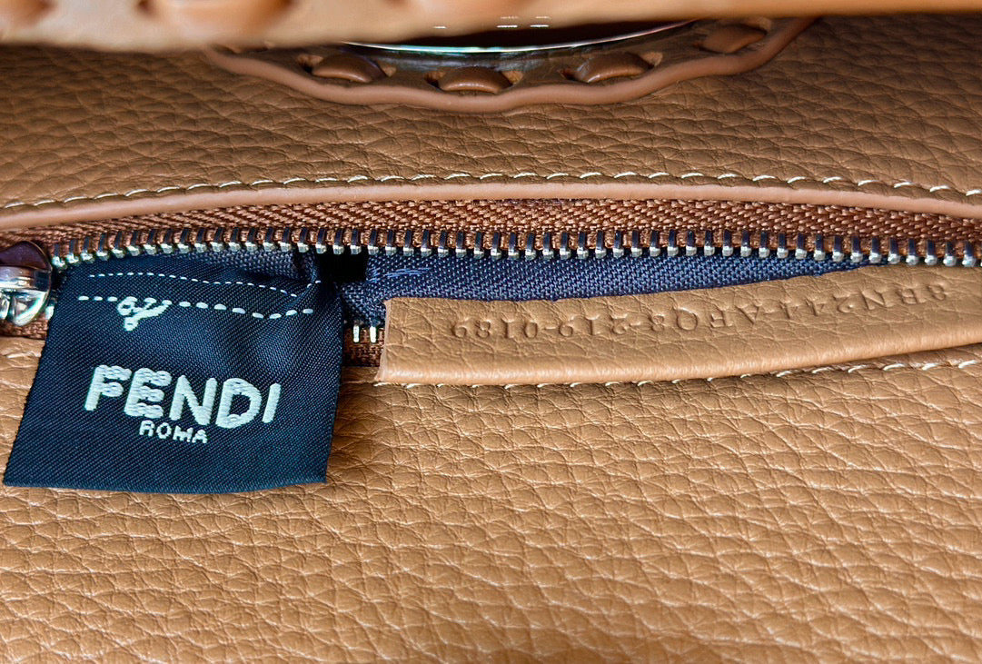 Fendi Peekaboo Bag (23.5x12x20 cm)