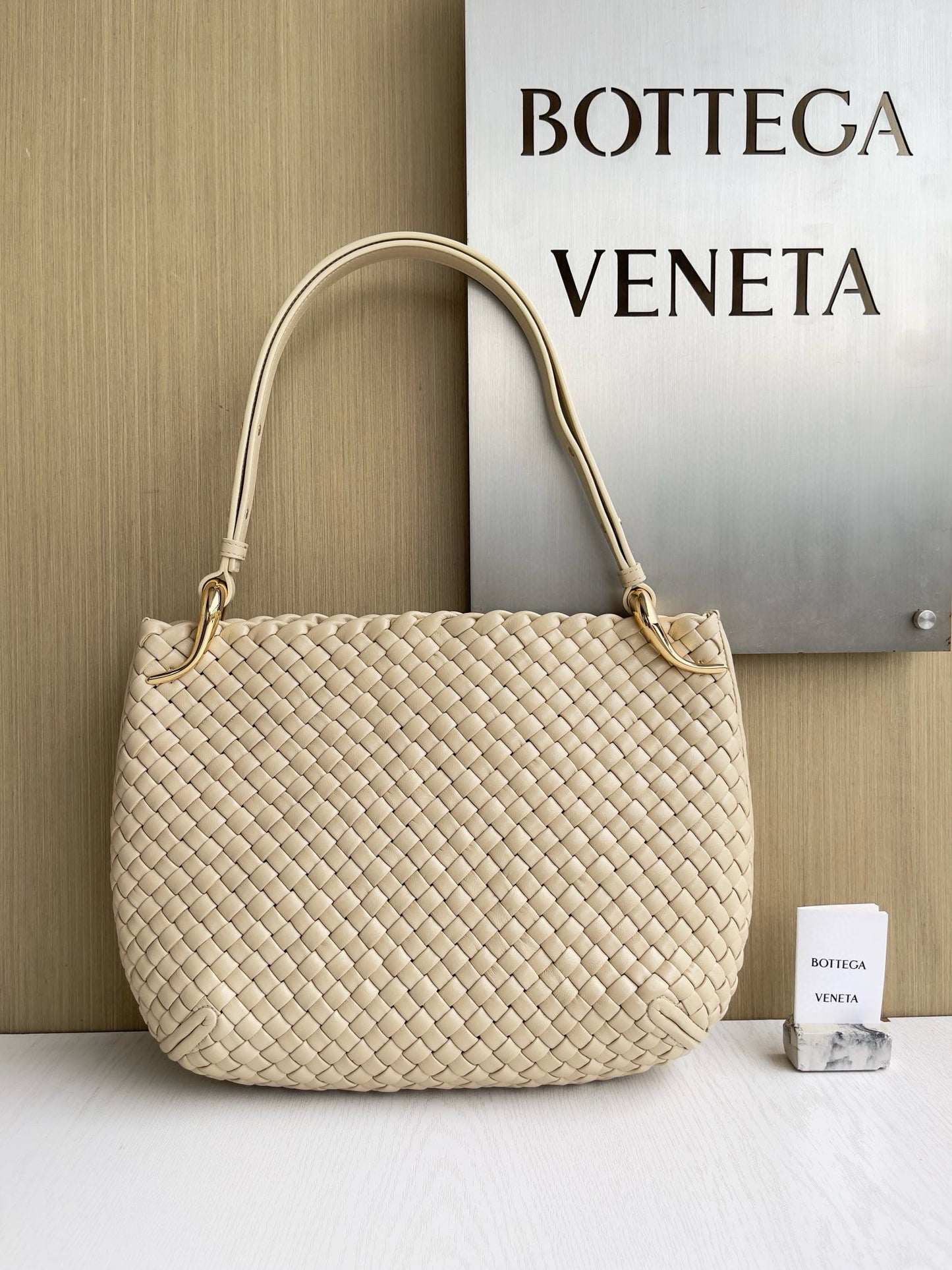 BV Clicker Shoulder Bag
