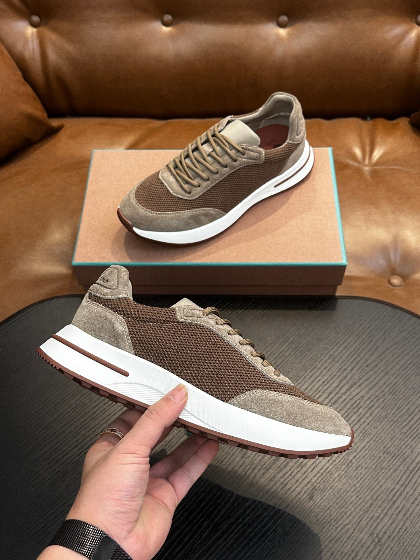 LP Sneakers