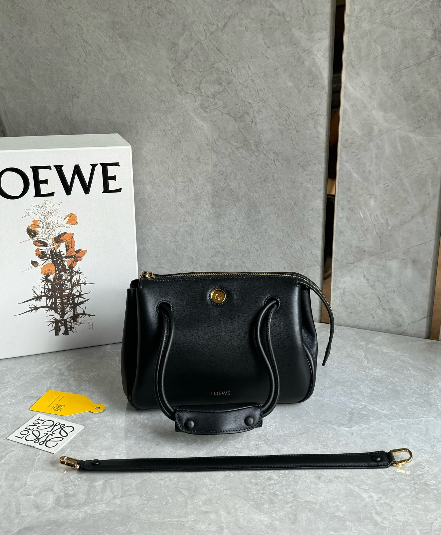 Loewe Madrid Handle Bag(23.5x10x19cm)