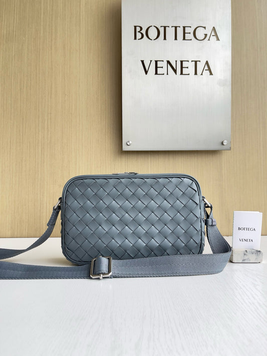 BV Intrecciato Camera Bag