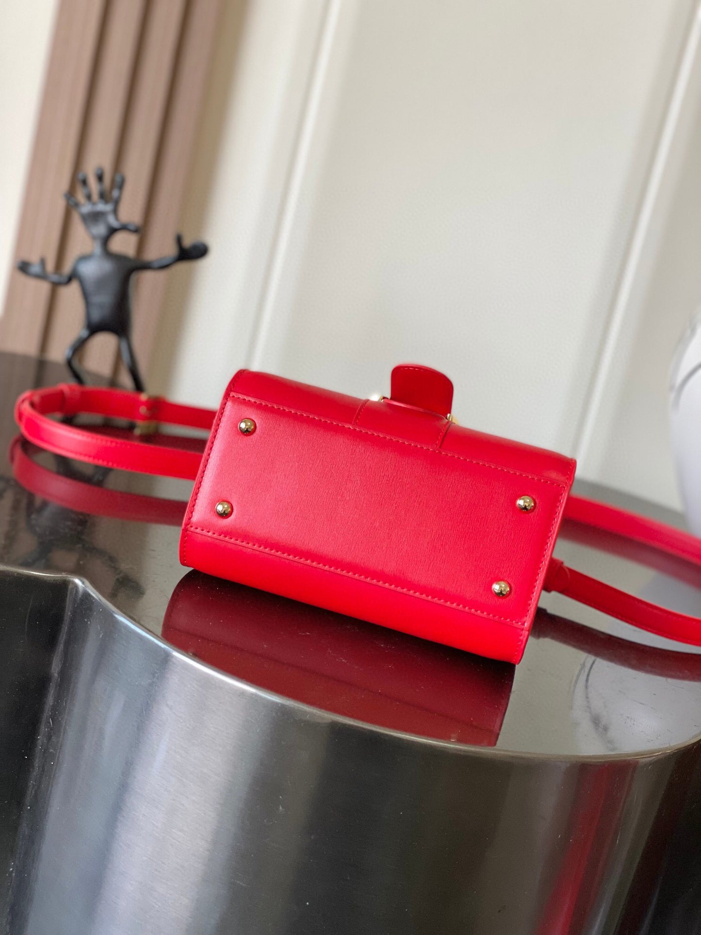 Delvaux Sling Bag (20＊10＊16 cm)