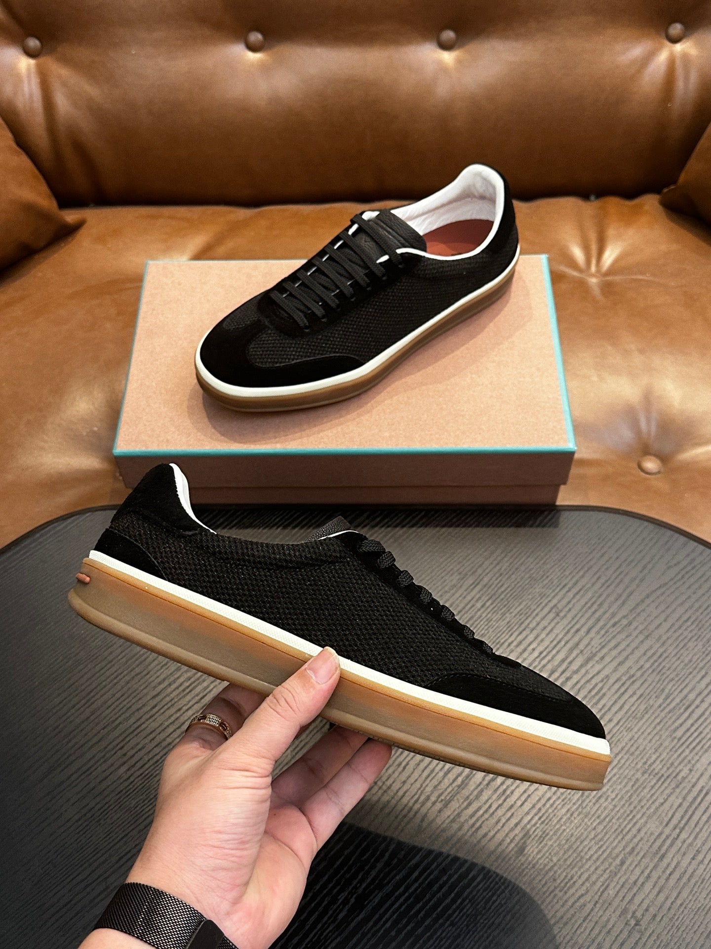 LP Sneakers