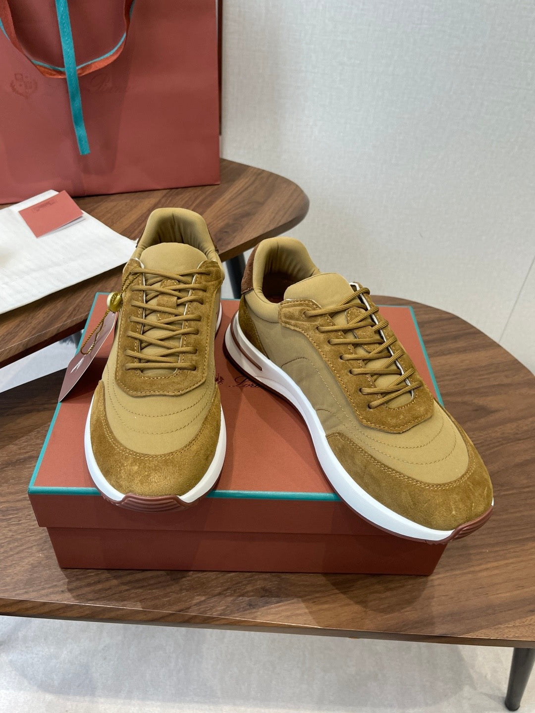 LP Sneakers