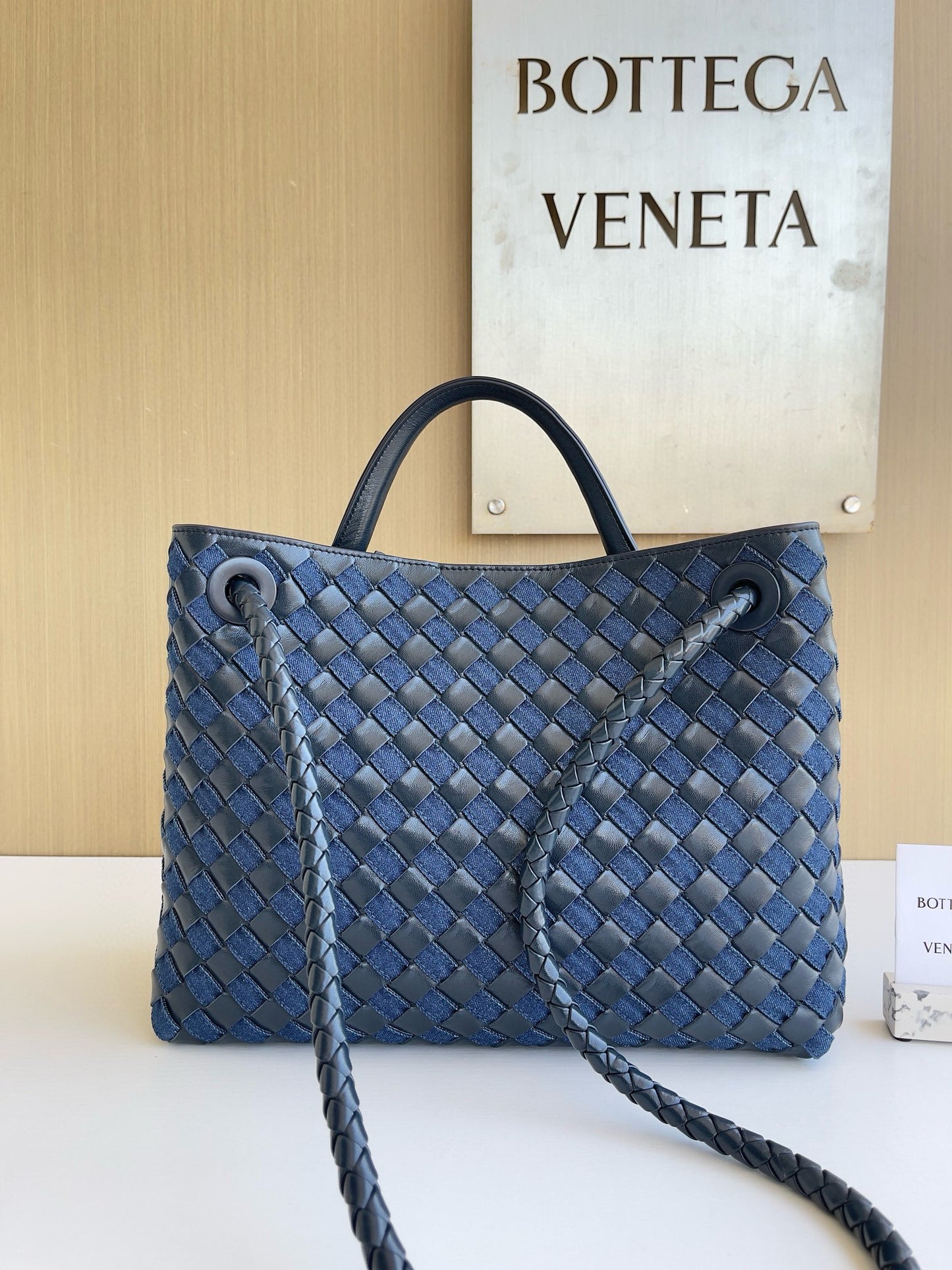 BV Andiamo Handbag