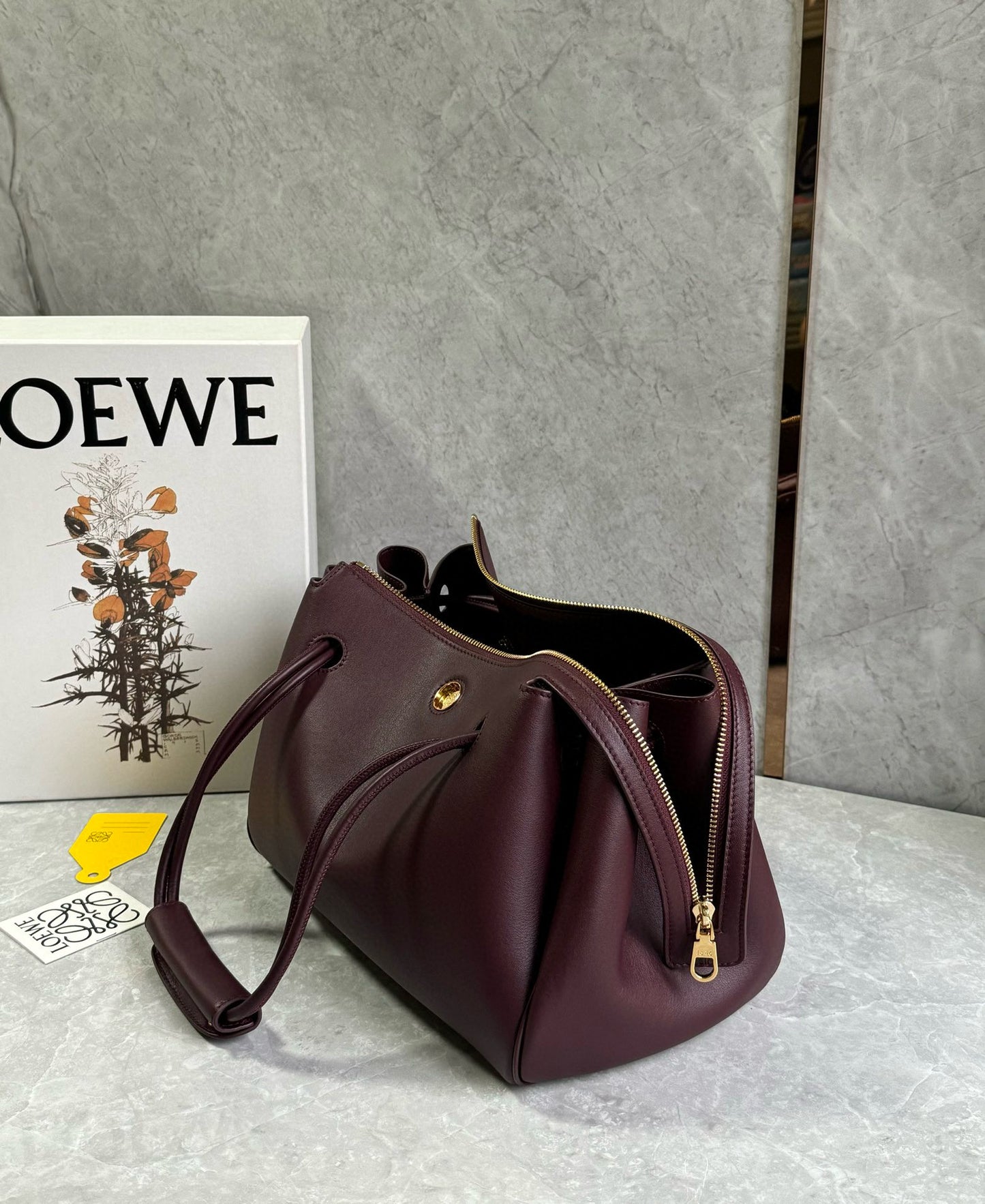 Loewe Madrid Handle Bag(28.5x11x23cm)