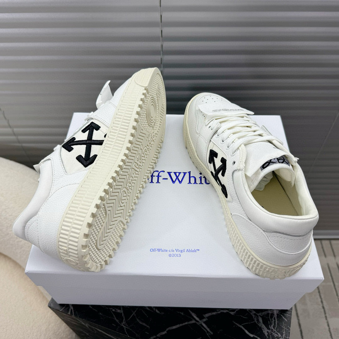 Off-White Sneaker