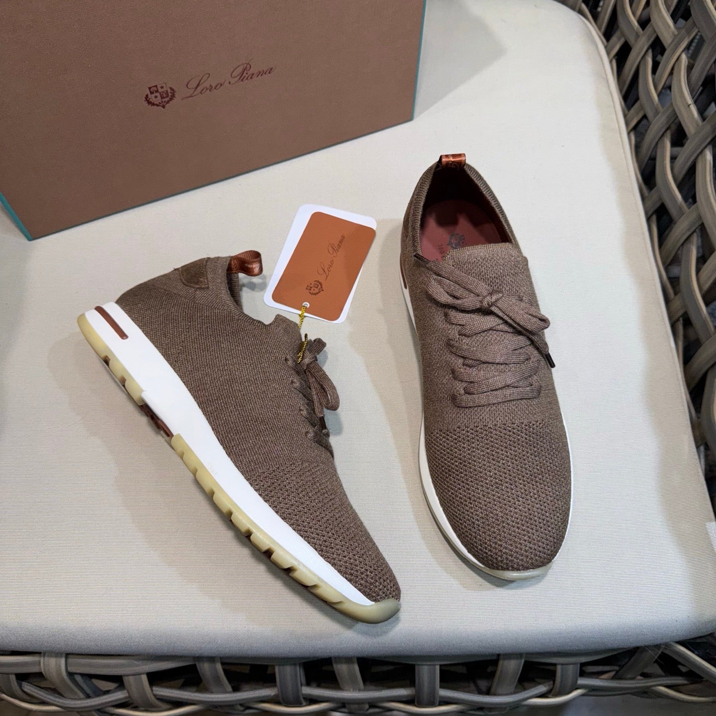 LP Sneakers