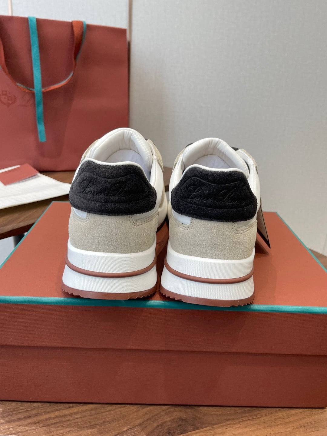 LP Sneakers