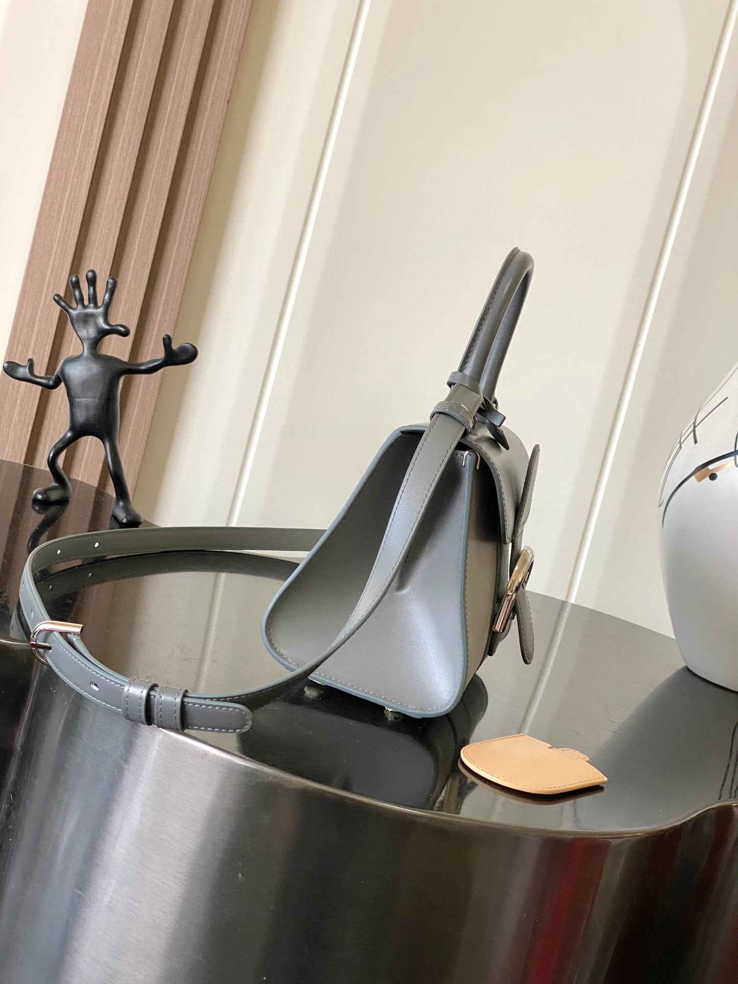 Delvaux Sling Bag (20＊10＊16 cm)