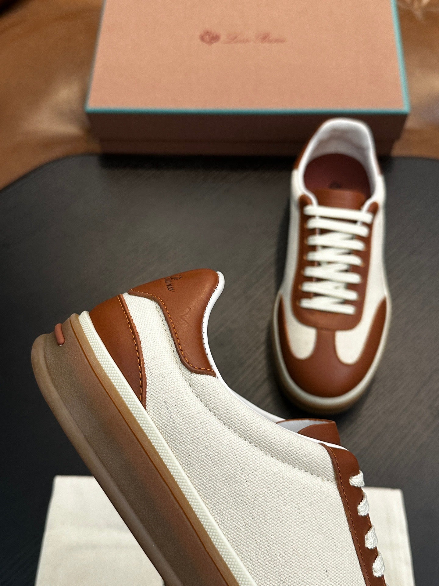 LP Sneakers
