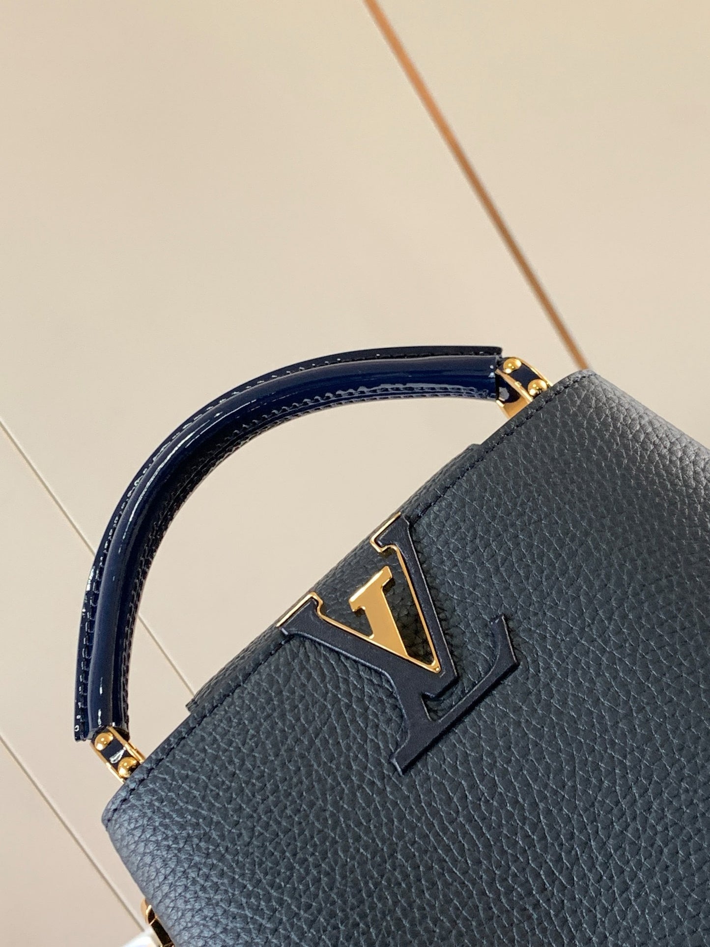 LV Capucines M80239 (21cm)