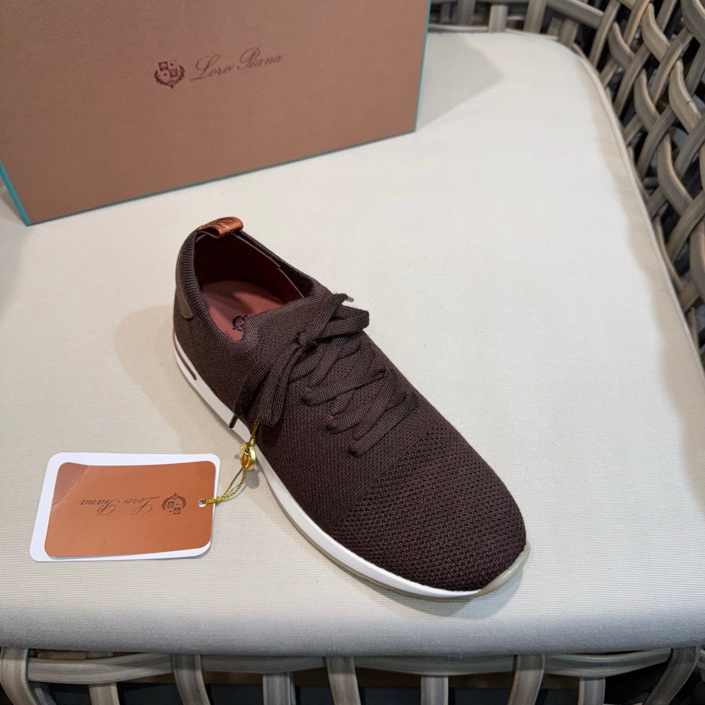 LP Sneakers