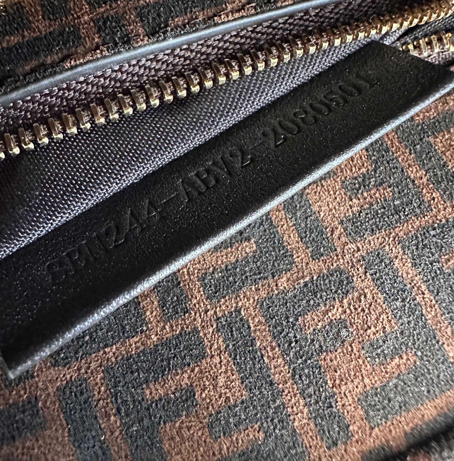 Fendi Peekaboo Bag (23x12x19 cm)