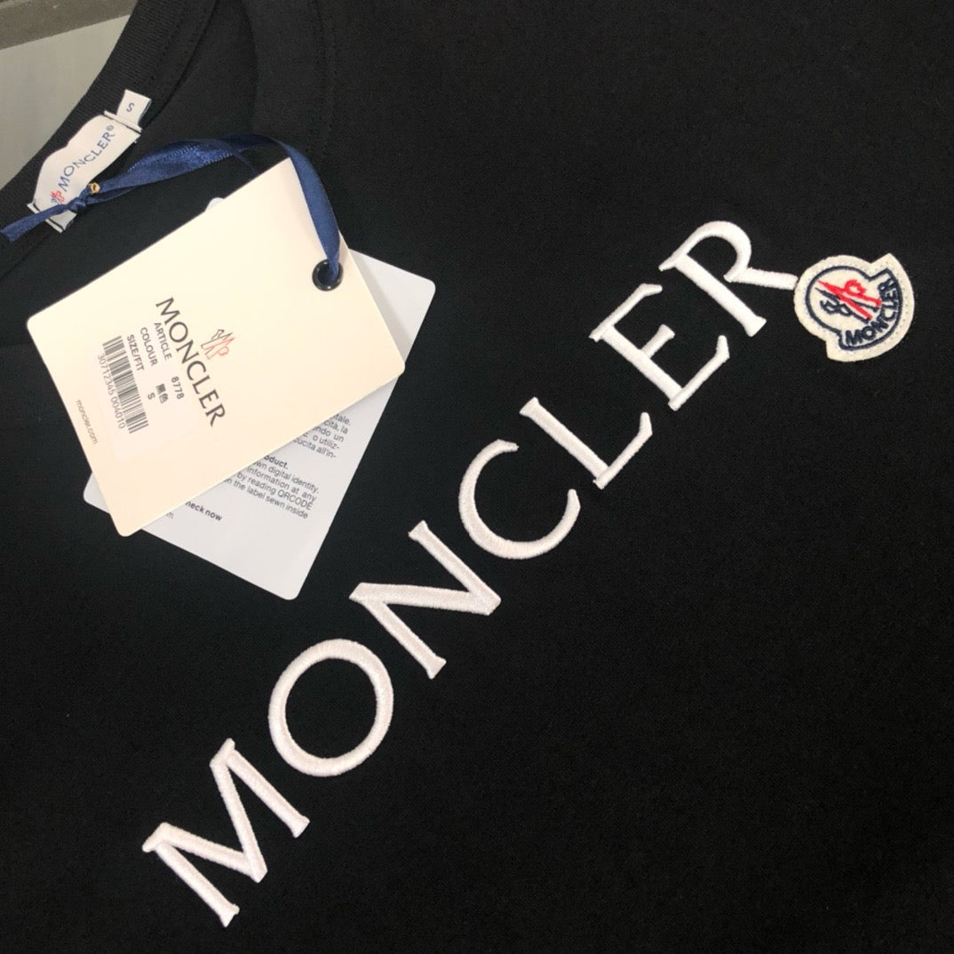 Moncler T-shirt