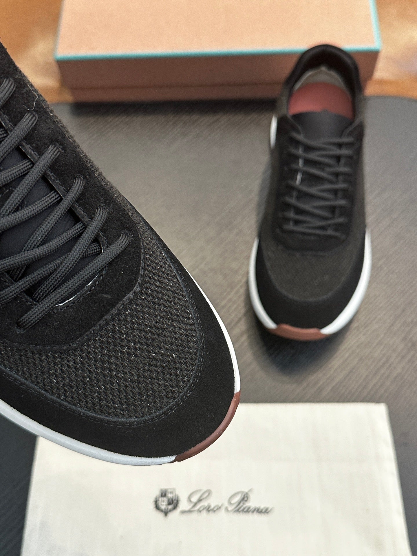 LP Sneakers