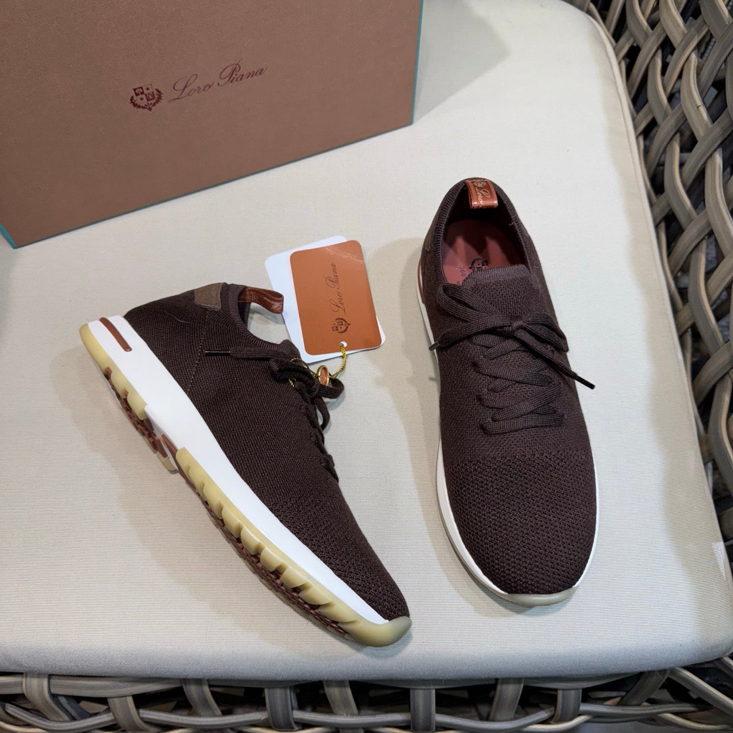 LP Sneakers