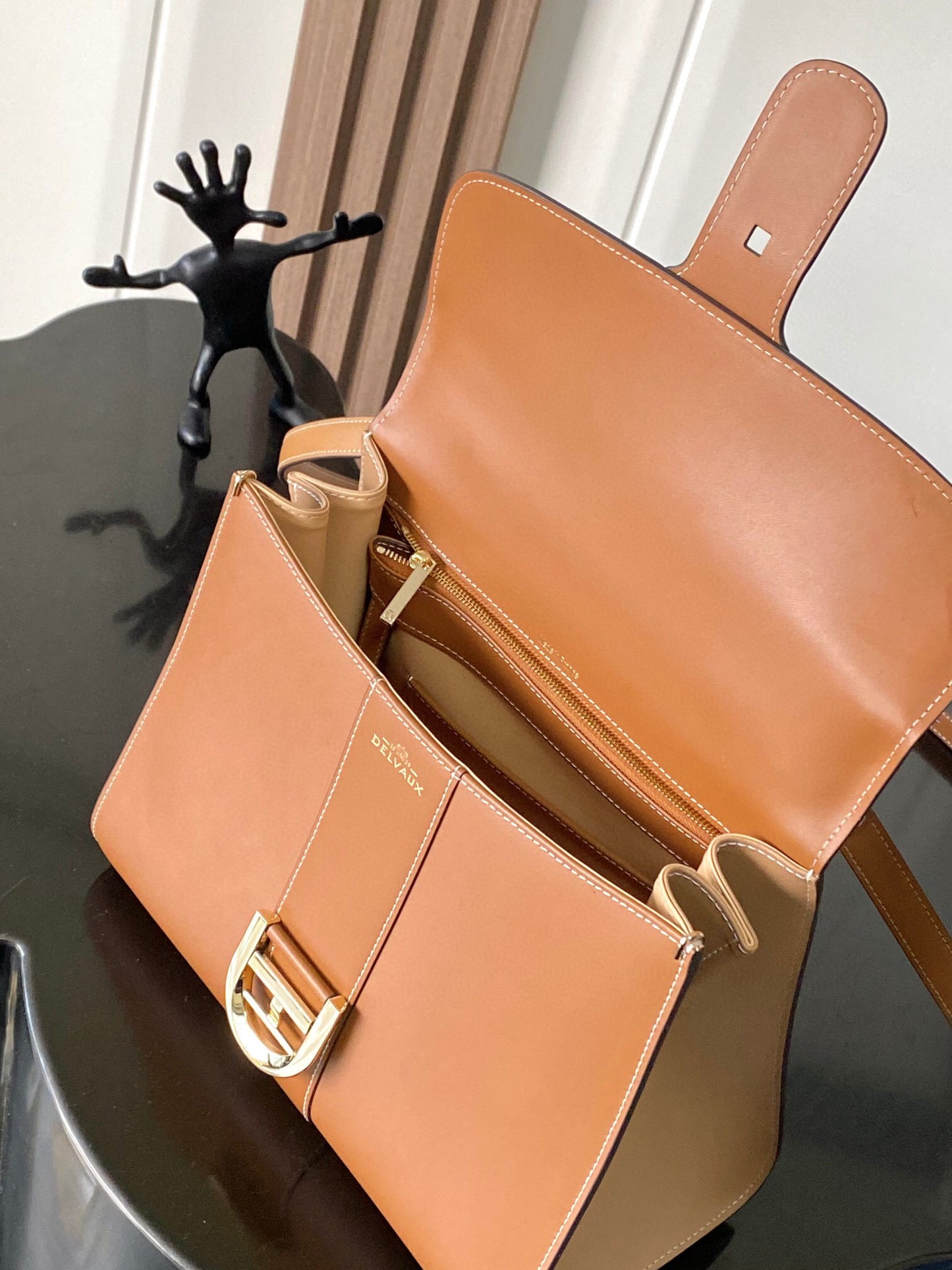 Delvaux Sling Bag (28＊15＊22cm)