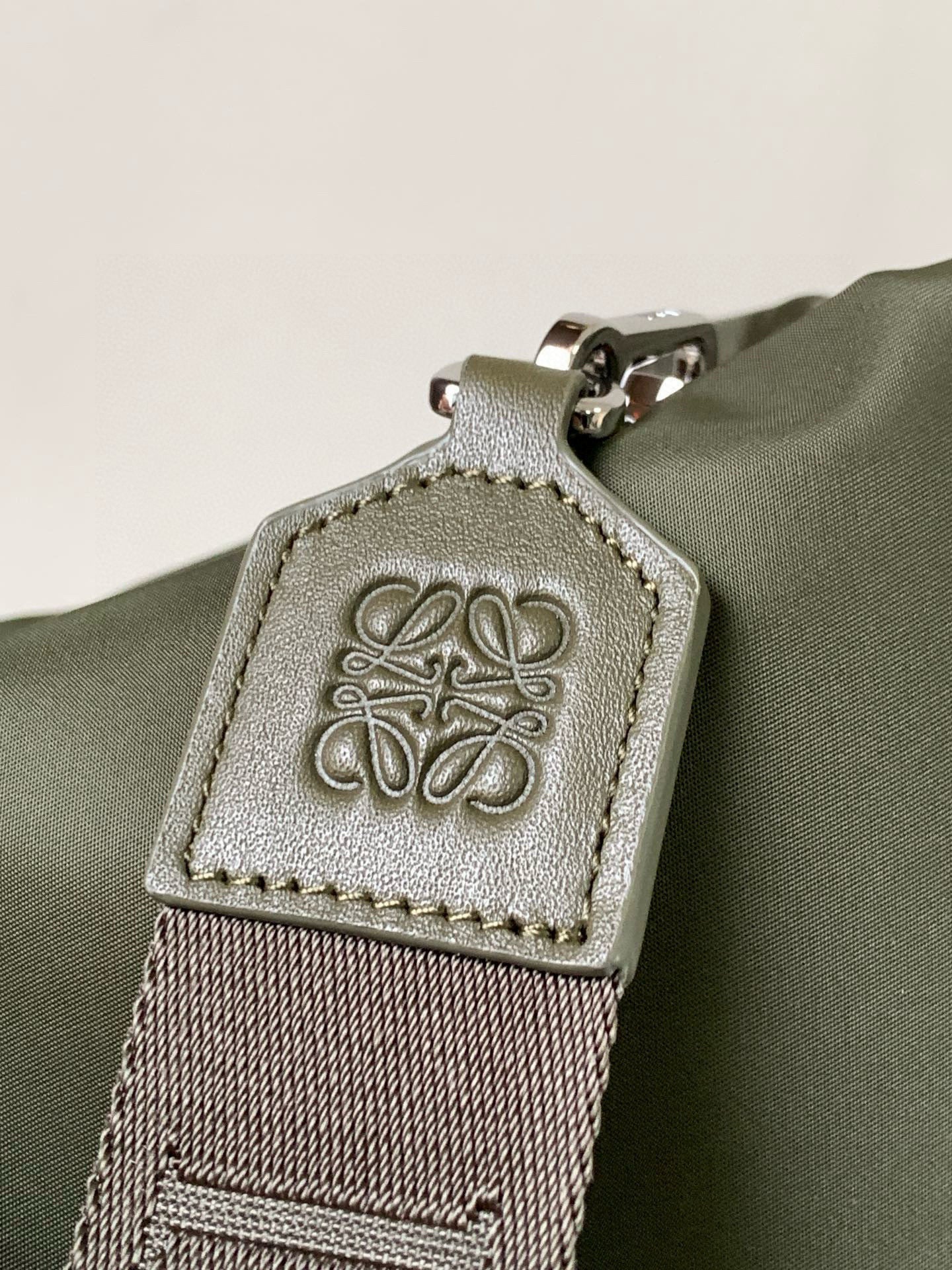 Loewe Messenger Bag 23x17x9CM