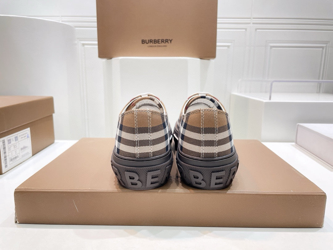 Burberry Sneakers