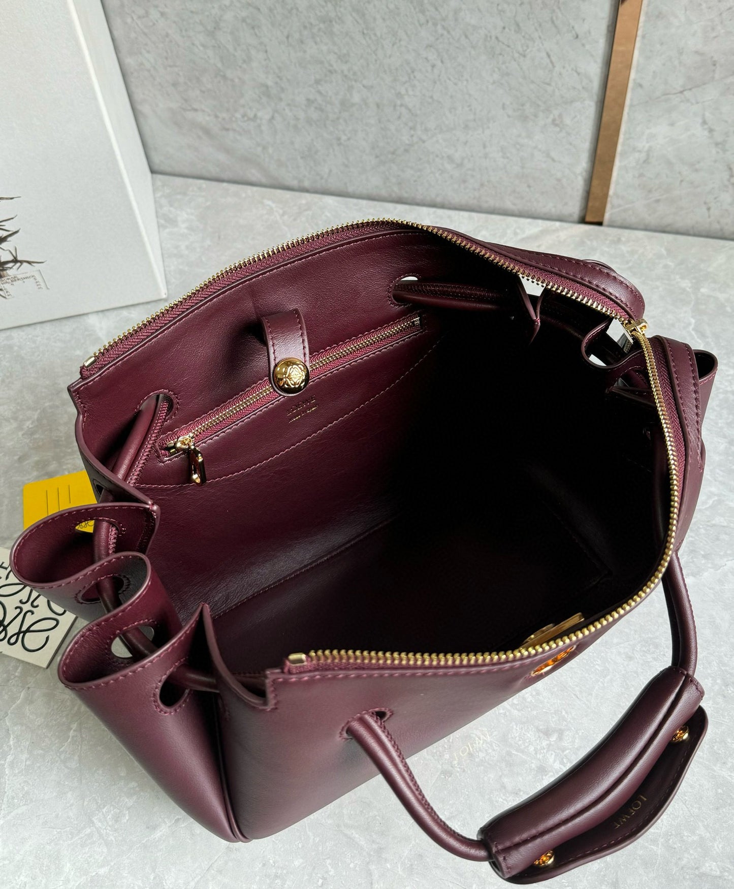 Loewe Madrid Handle Bag(23.5x10x19cm)