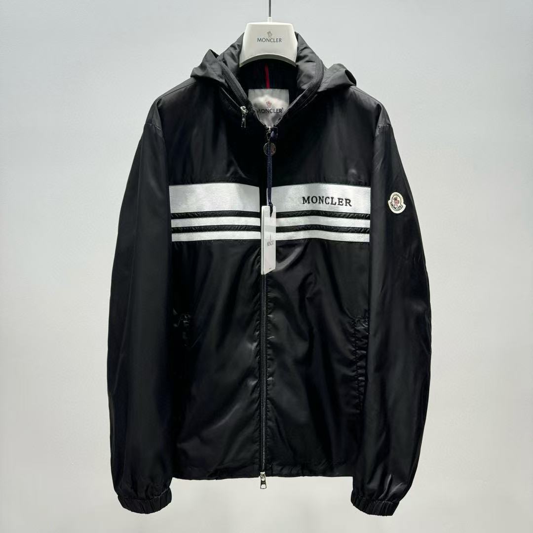 Moncler Jacket (Size S / Chest 106)