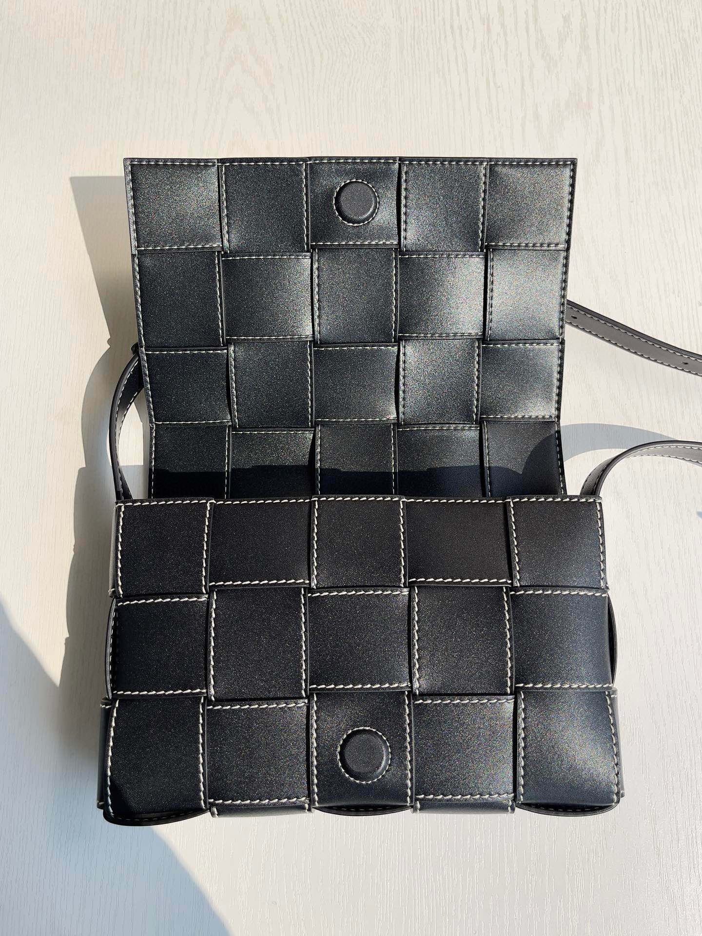 Bottega Veneta Messenger Bag