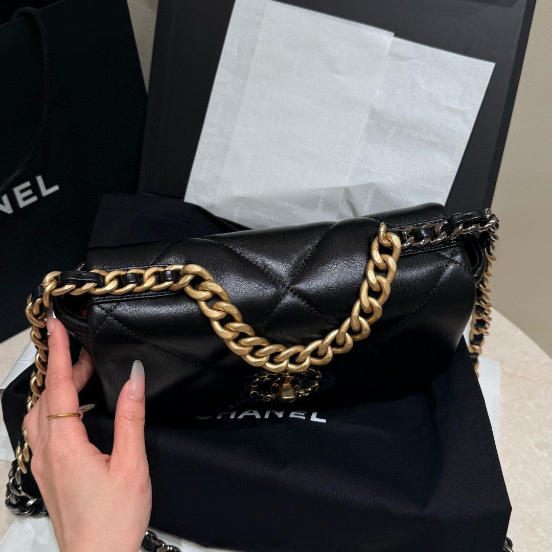 Chanel 19 Small