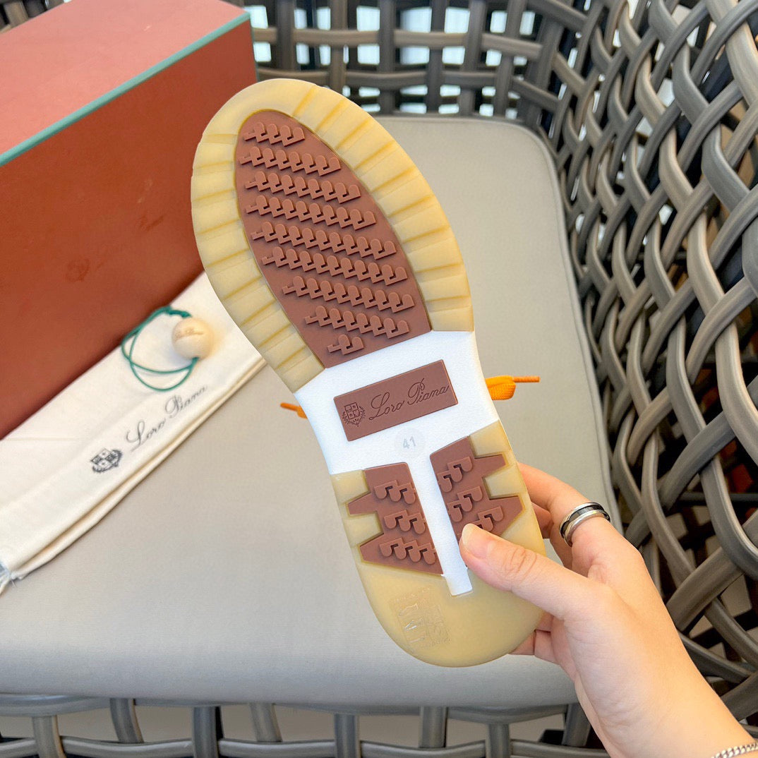 LP Sneakers