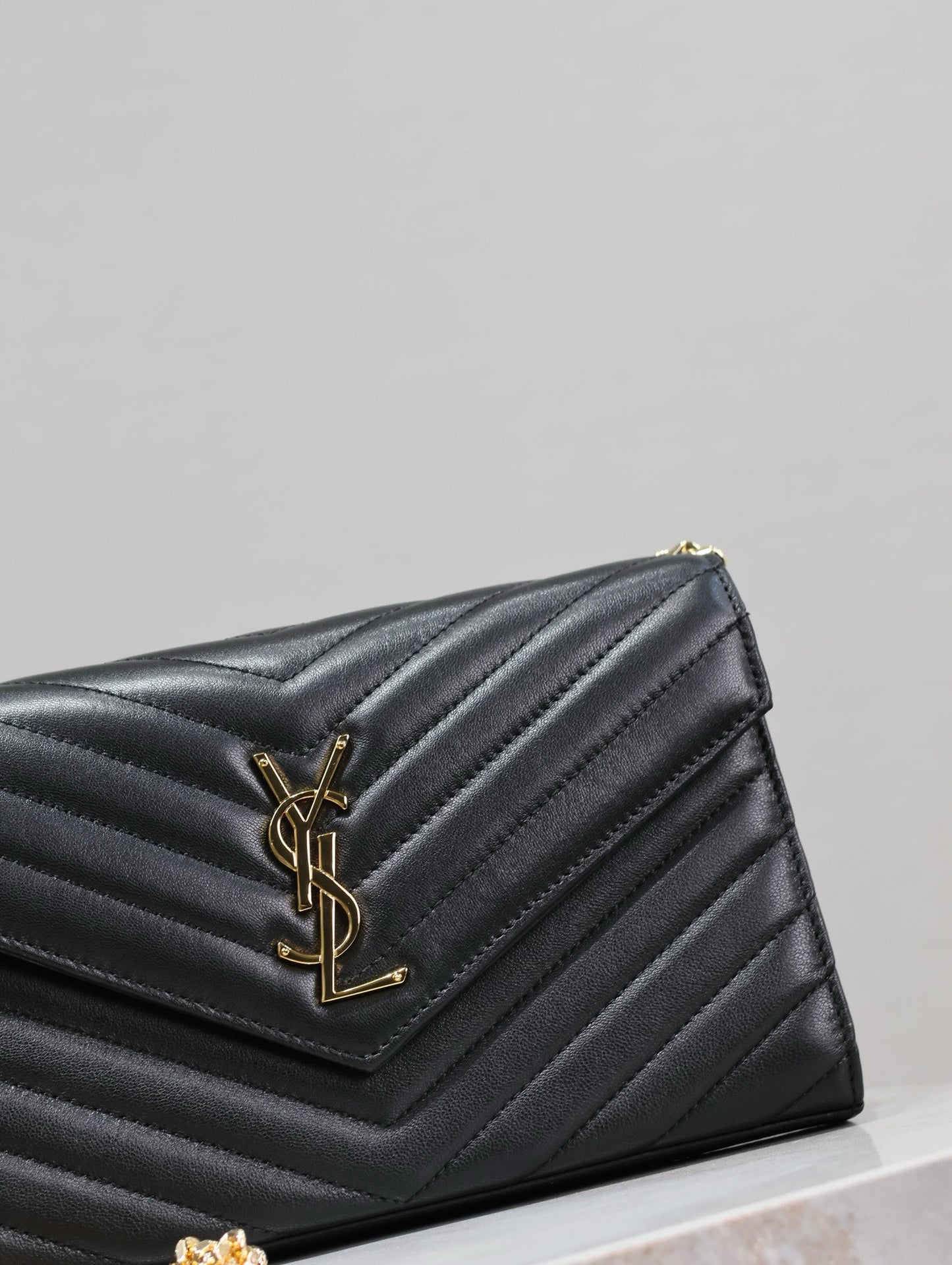 Sobre YSL 22,5cm