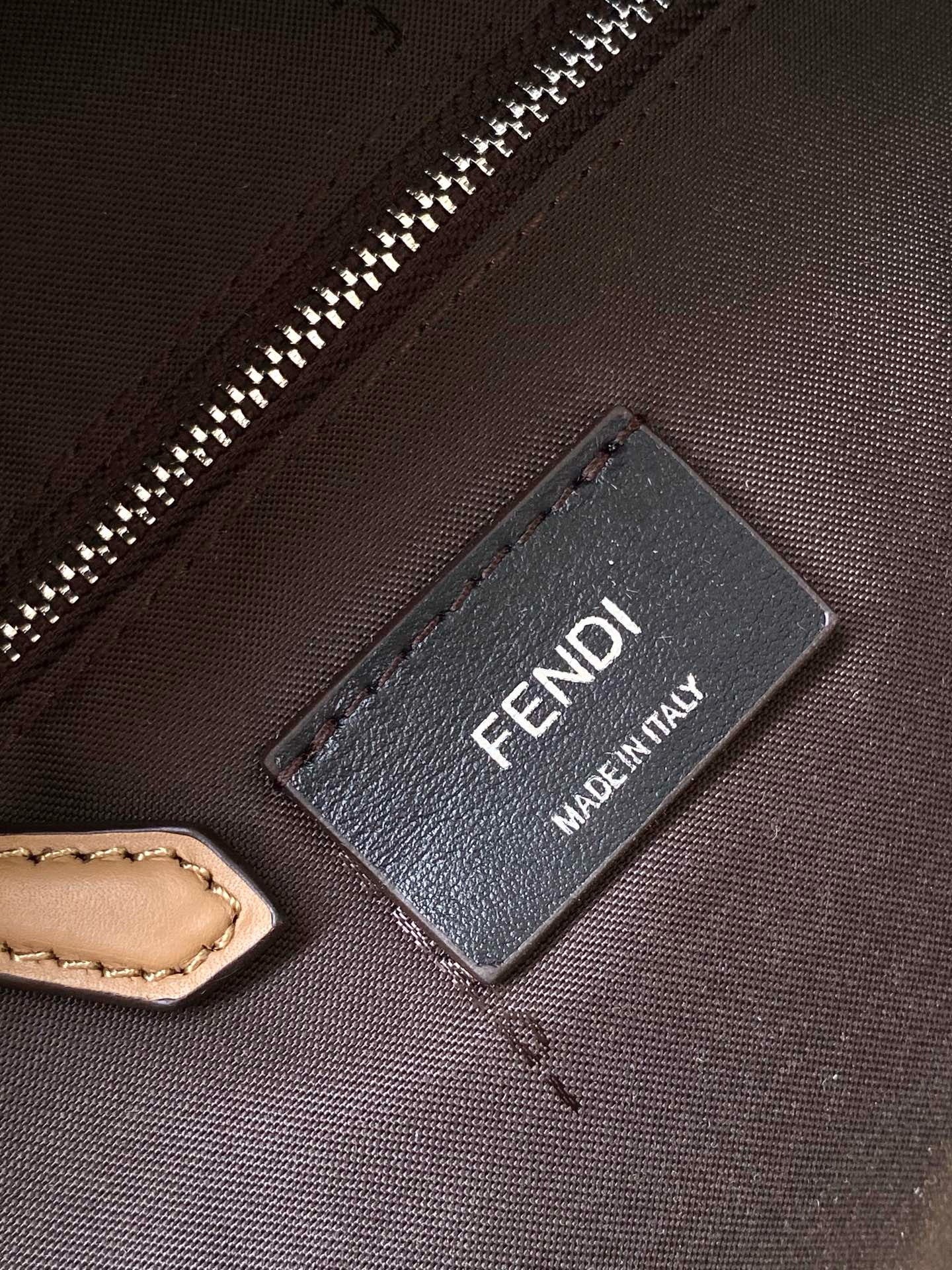 Fendi Backpack 33-14-43CM