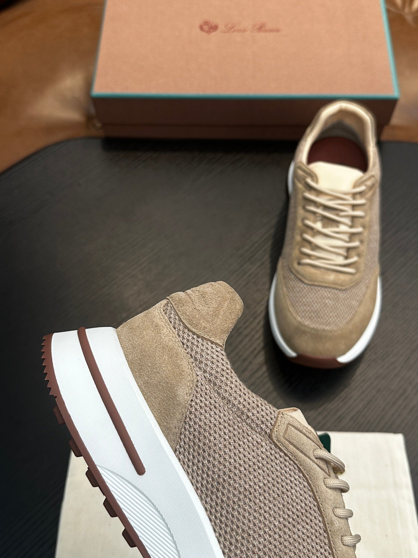 LP Sneakers