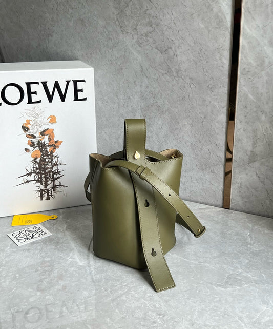 Loewe Pebble Bucket Bag(16x16x19.5cm)
