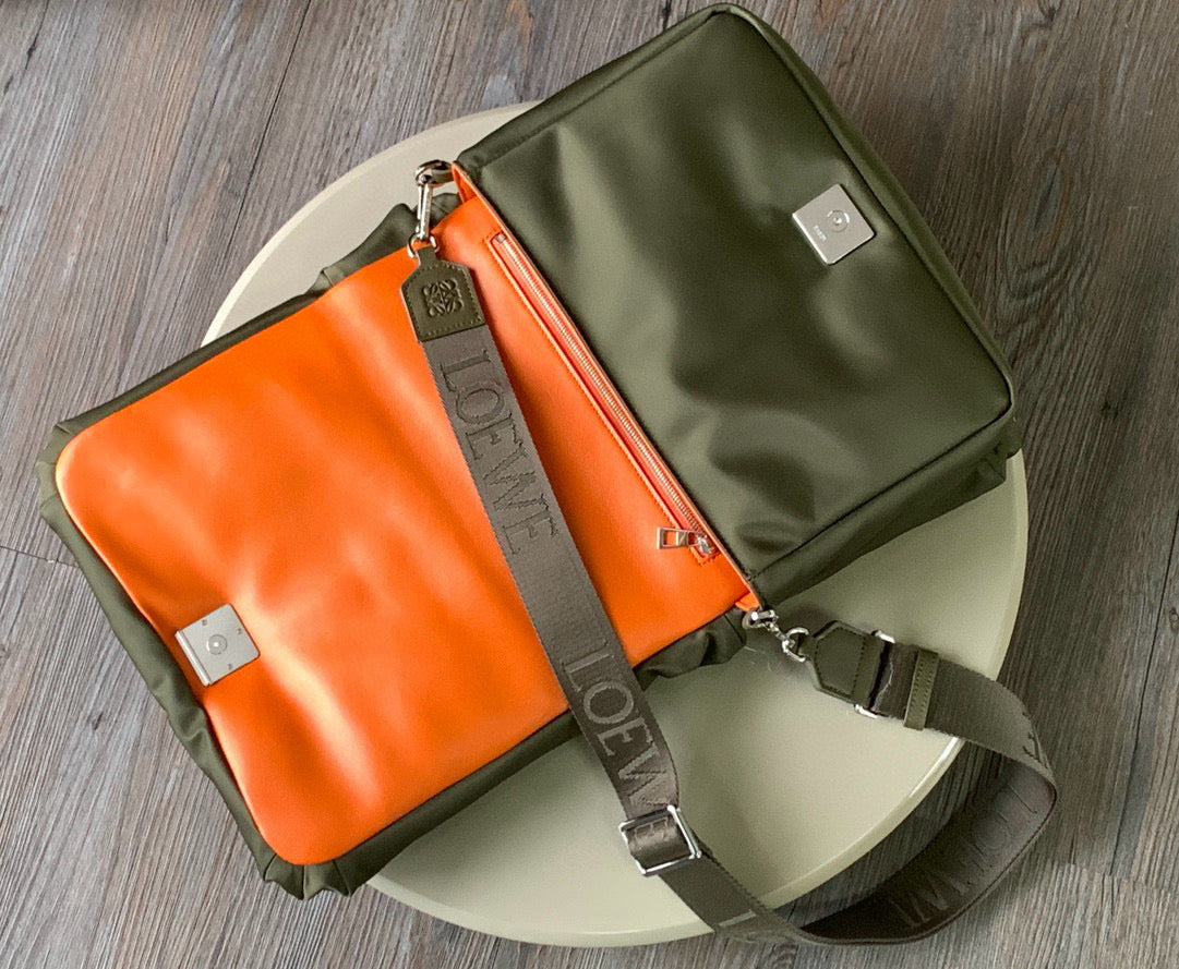 Loewe Messenger Bag 30x20.5x10CM