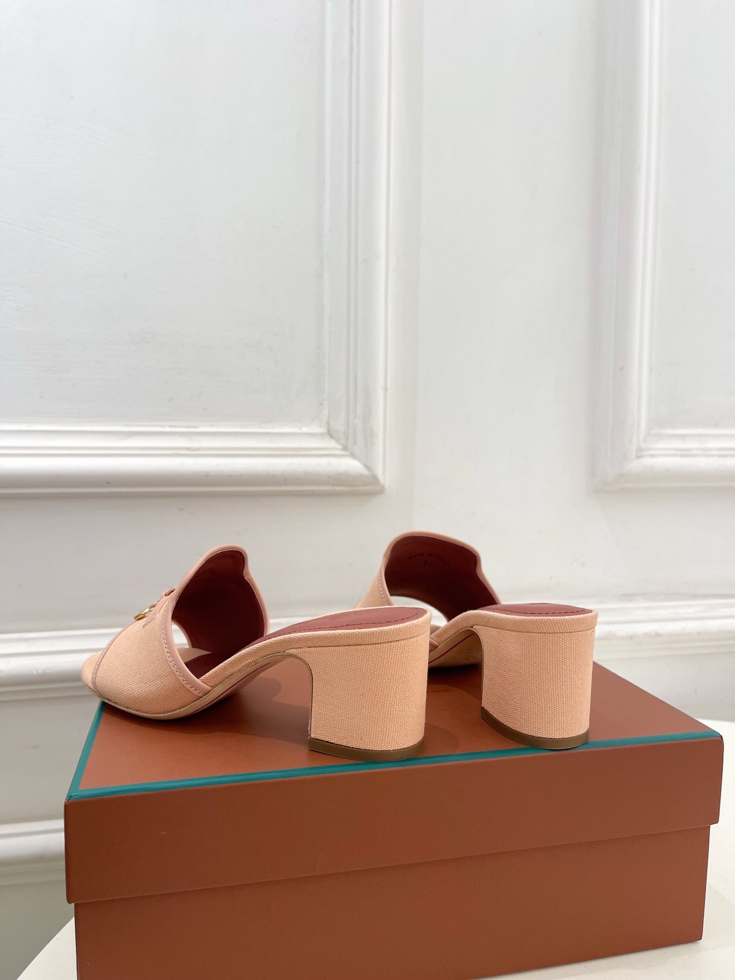 LP Sandals