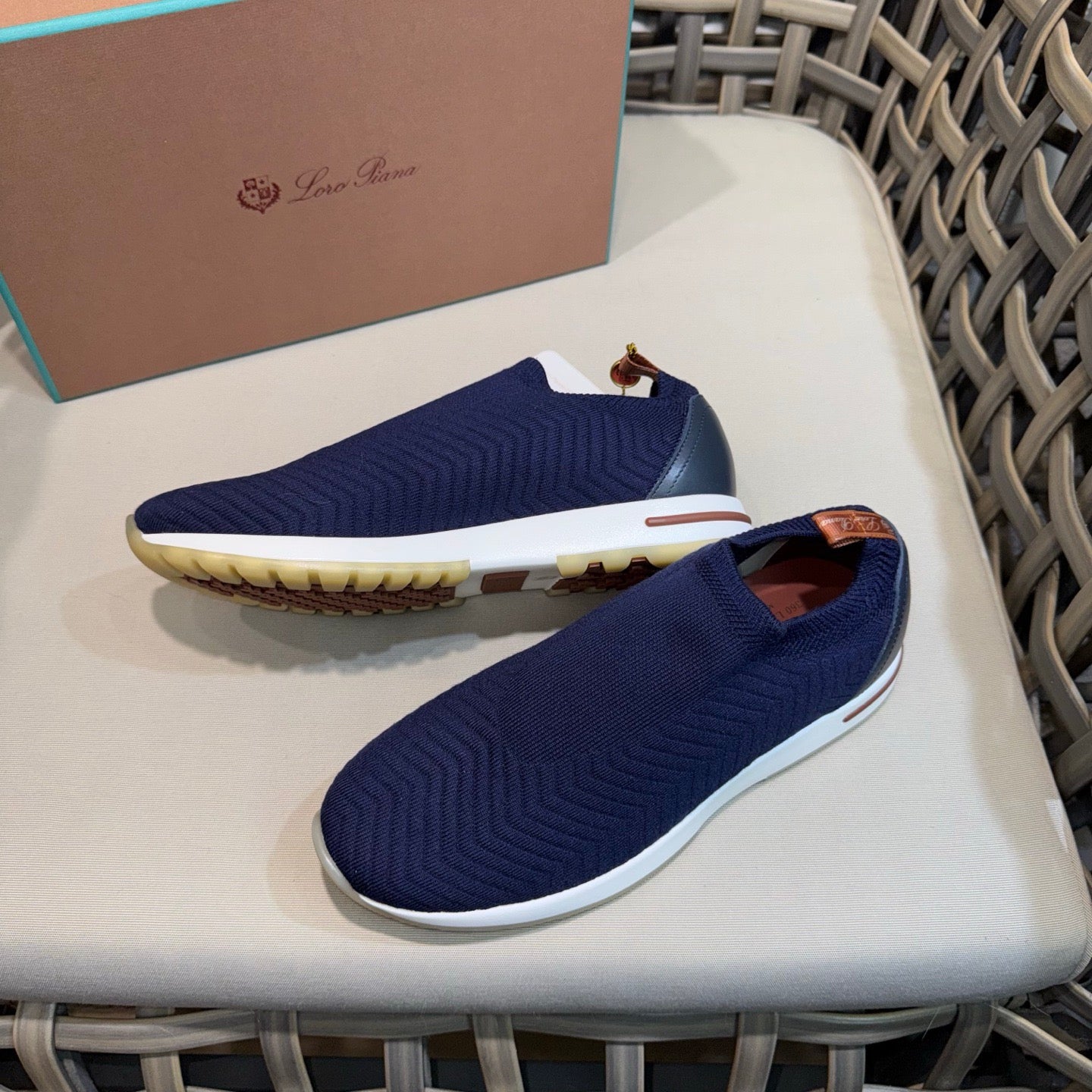 LP Sneakers