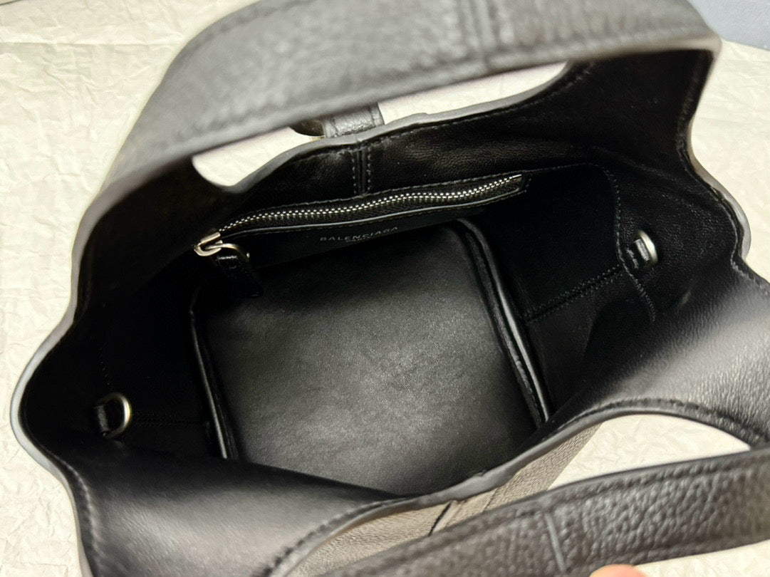 BLCG Locker Hobo Bag(23x24x9.9cm)