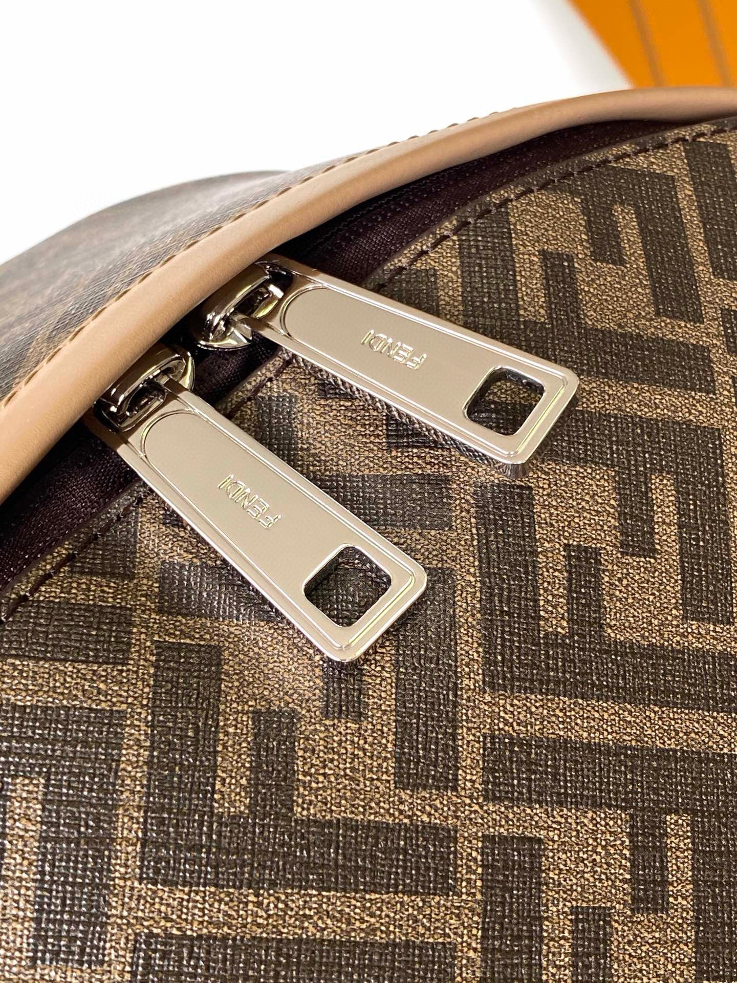 Fendi Backpack 33-14-43CM