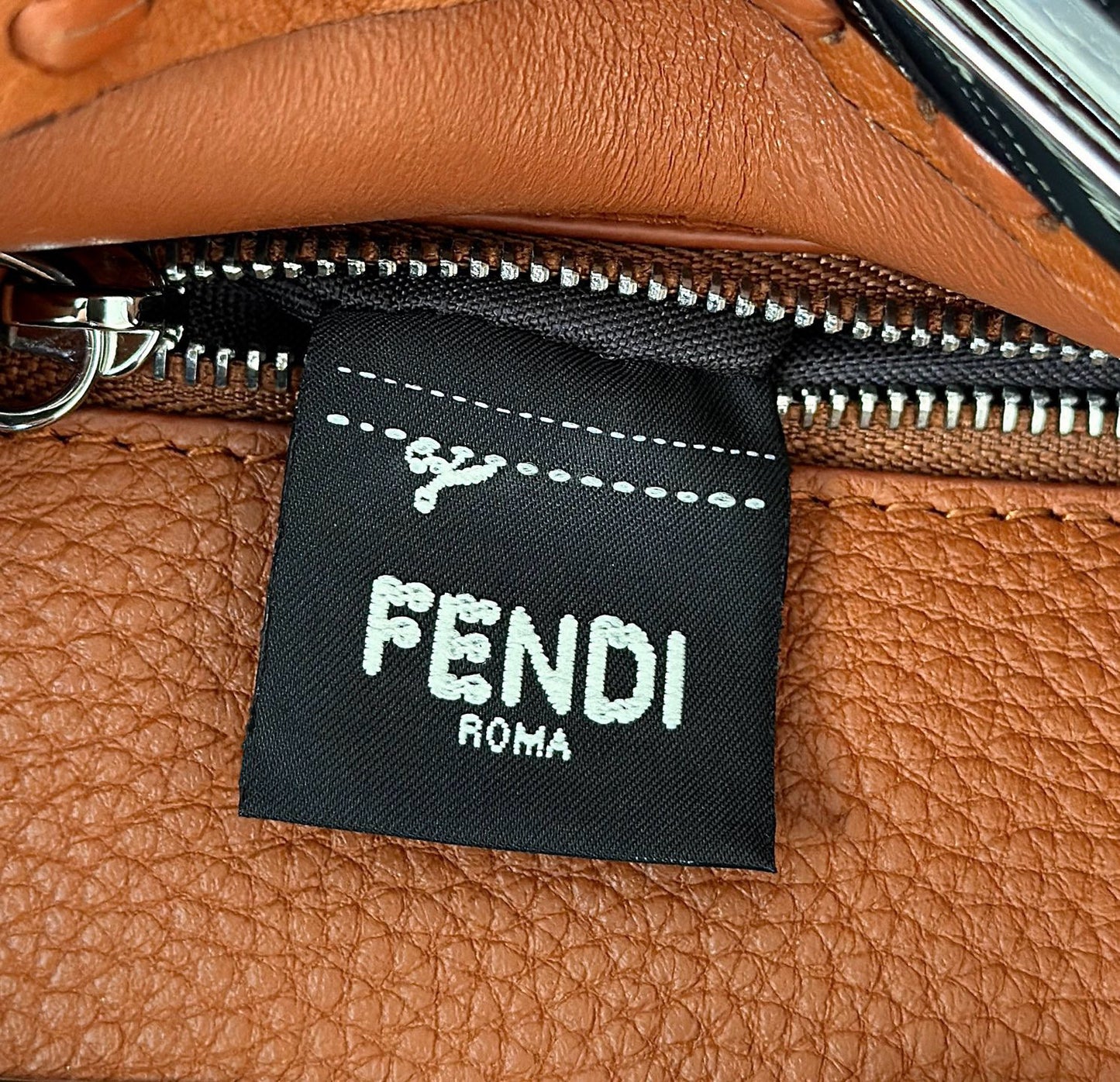 Fendi Peekaboo Bag (23.5x12x20 cm)